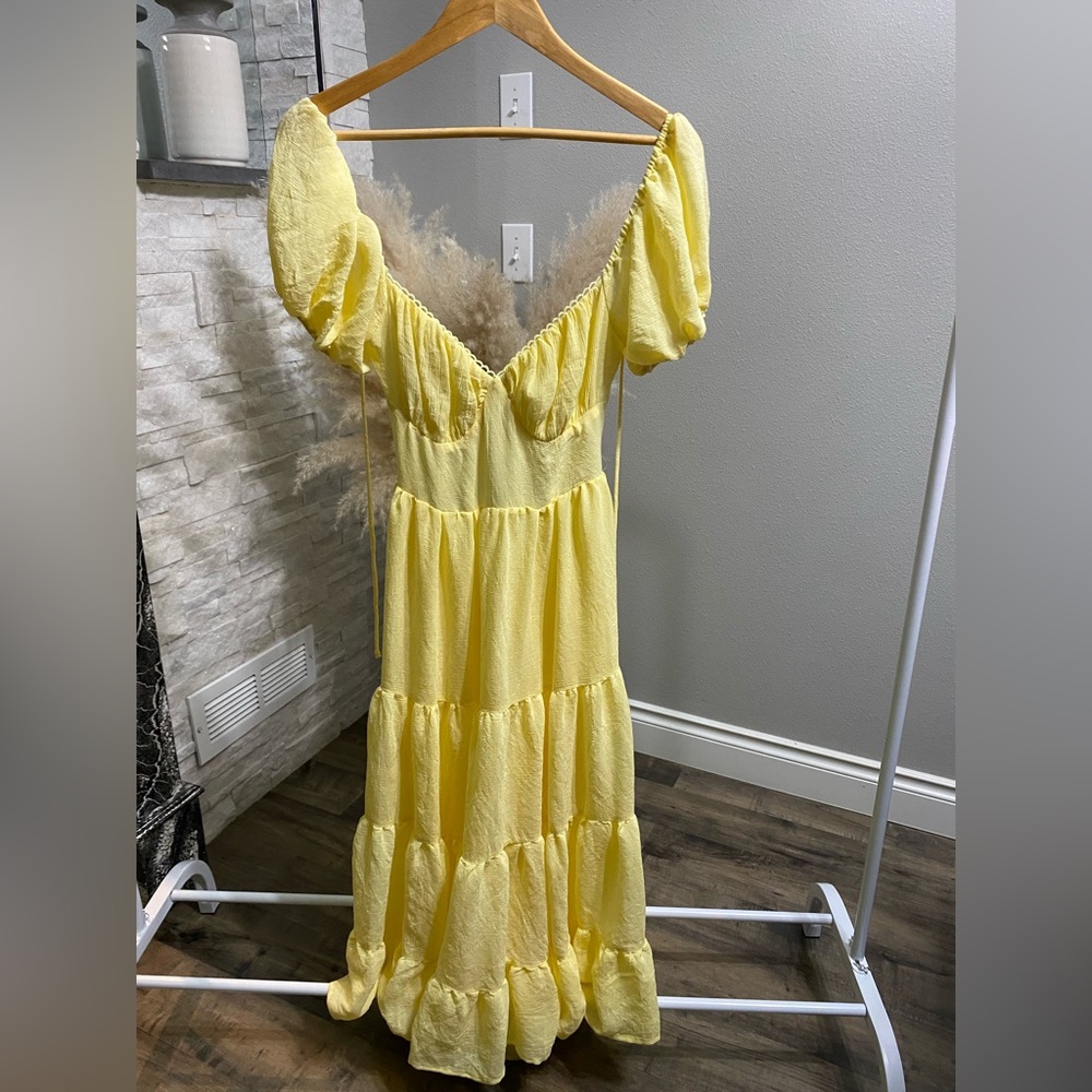 Hello Molly Womens yellow Backless Dress. Size 8